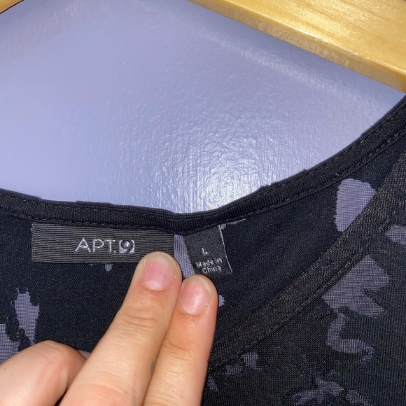 ❗️✨EVERYTHING MUST GO✨❗️MAKE AN OFFER- Apt 9 black mesh & flower print top - Picture 3 of 3